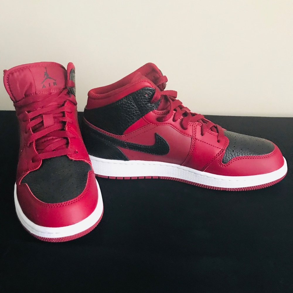 🚫SOLD🚫 Nike Air Jordan 1 Mid Retro
